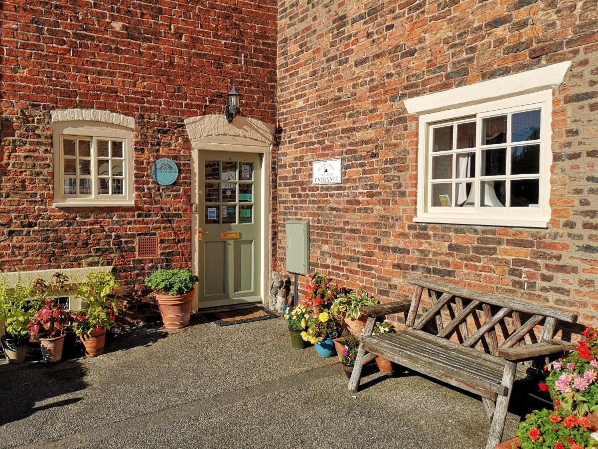 Black Swan Guest House Marton  Exterior photo